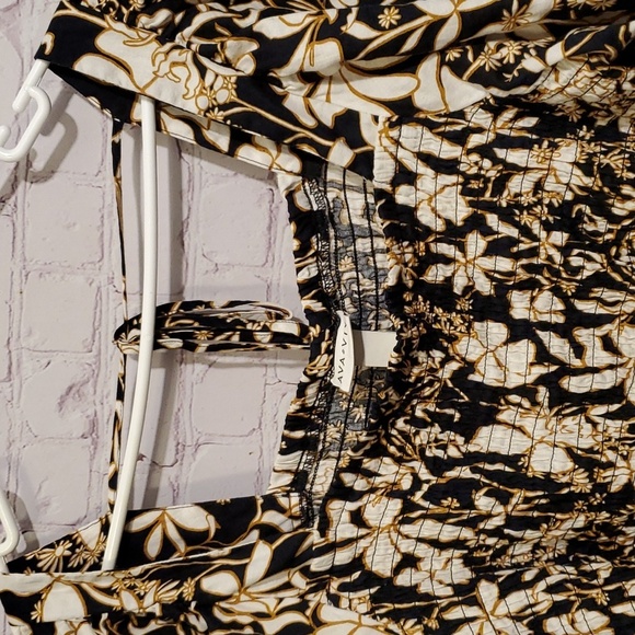 Ava &Viv Top Short Sleeve  Ruffle Blouse, Black / White Floral - Picture 2 of 5